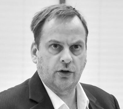 Prof. Dr. Roman Henze